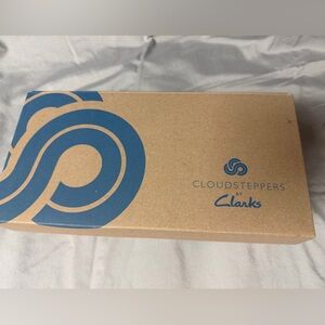 Clarks Cloudsteppers cheetah print shoes, size 6